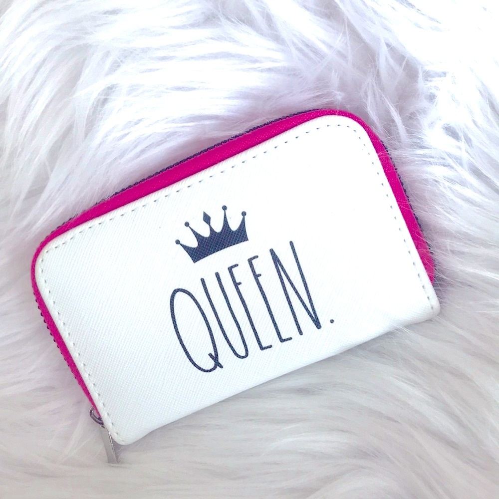 Rae Dunn Queen manicure set